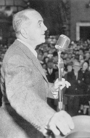 Al Jolson singing out